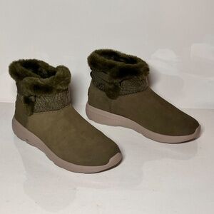 Skechers On-the-GO City Winter Gleam Water Repellent Suede Boots